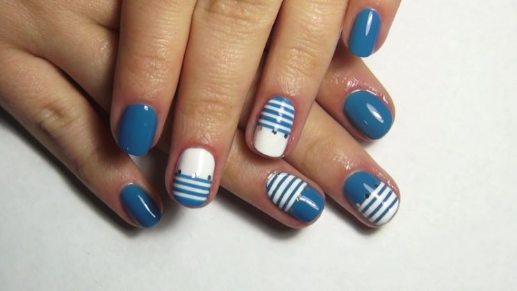 Good Nail Designs that Go with a White and Blue Striped Dress