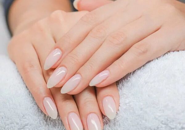 Stylish Simplicity: Mastering the Art of Short Almond Nails